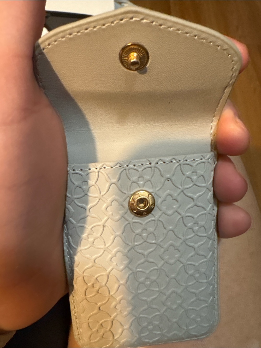 Kendra Scott Light Gray Embossed Leather Mini MagSafe cardholder - Picture 3 of 3